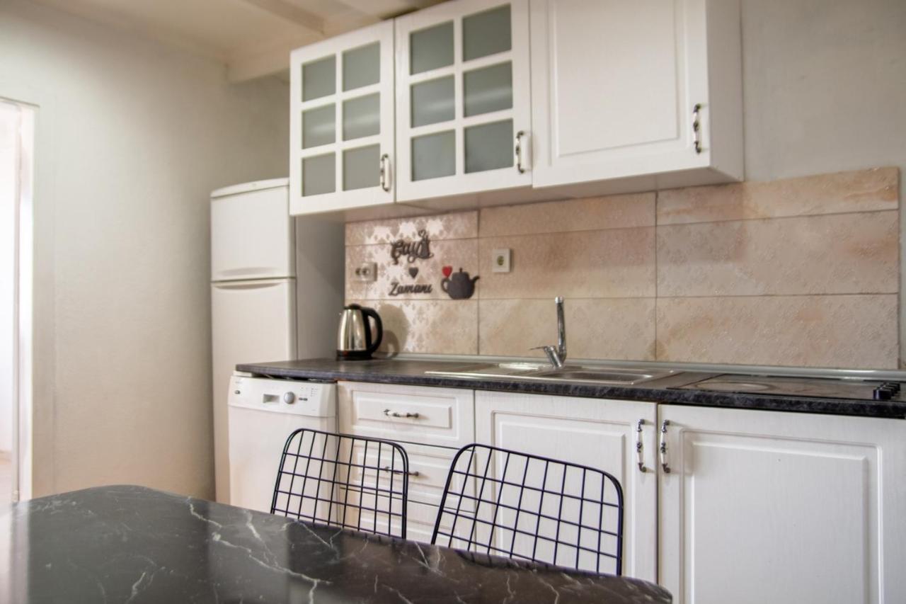 Hébergement de vacances Lovely House With Sea View And Backyard *